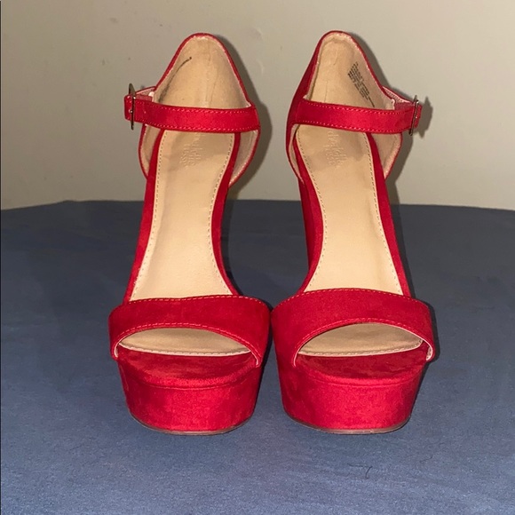 Red platform heels - Picture 3 of 3